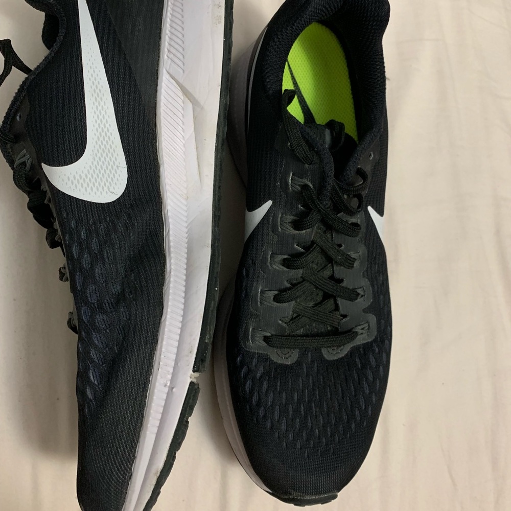 Black nike running shoes